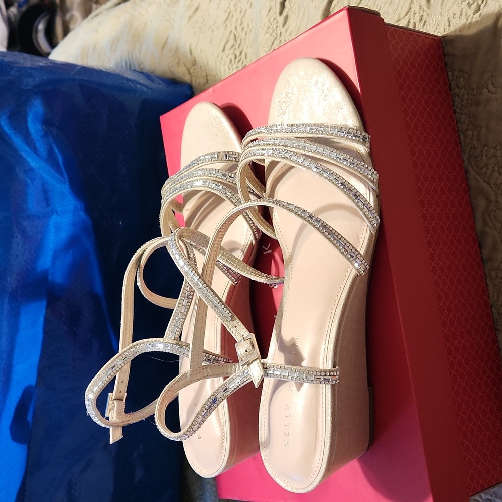 Shoes - Picture 2 of 9